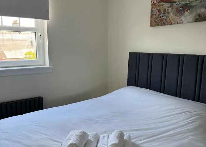 Modern 3 Bedroom Apartment In Markinch, Fife
